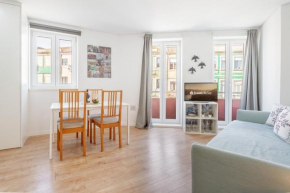 Host Wise - Flat w Free Private Parking - Bright & Cozy